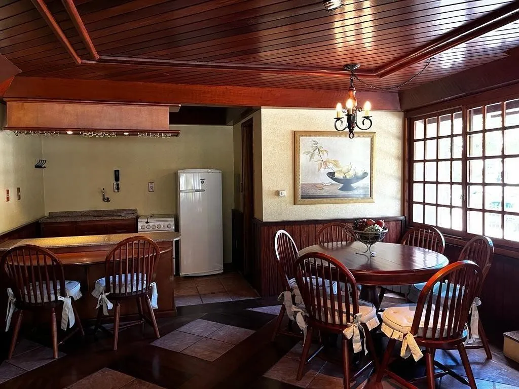 Imagem Cobertura duplex com 2 suítes e uma vaga para Comprar em Gramado.