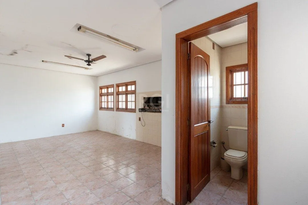 Imagem Casa para Venda - 460m², 4 dormitórios, sendo 1 suites, 4 vagas - Cristal
