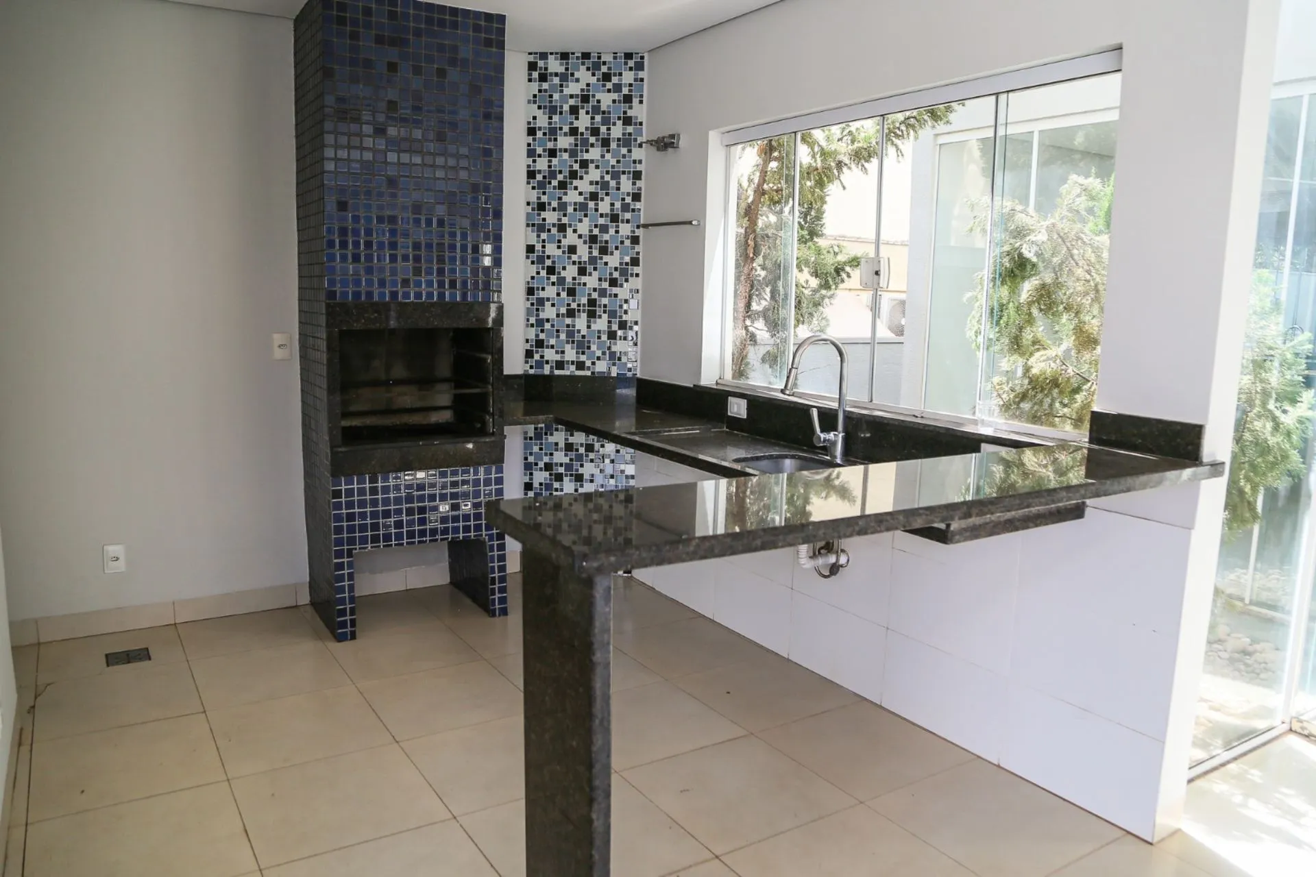Imagem Sobrado Moderno de Alto Padrão - 5 Qts (2 Suítes), piscina.