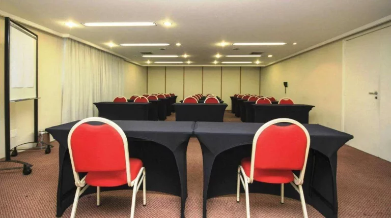 Imagem Flat disponível para locação no Hotel Bienal Suítes, com 28m², 1 dormitório e 1 vaga