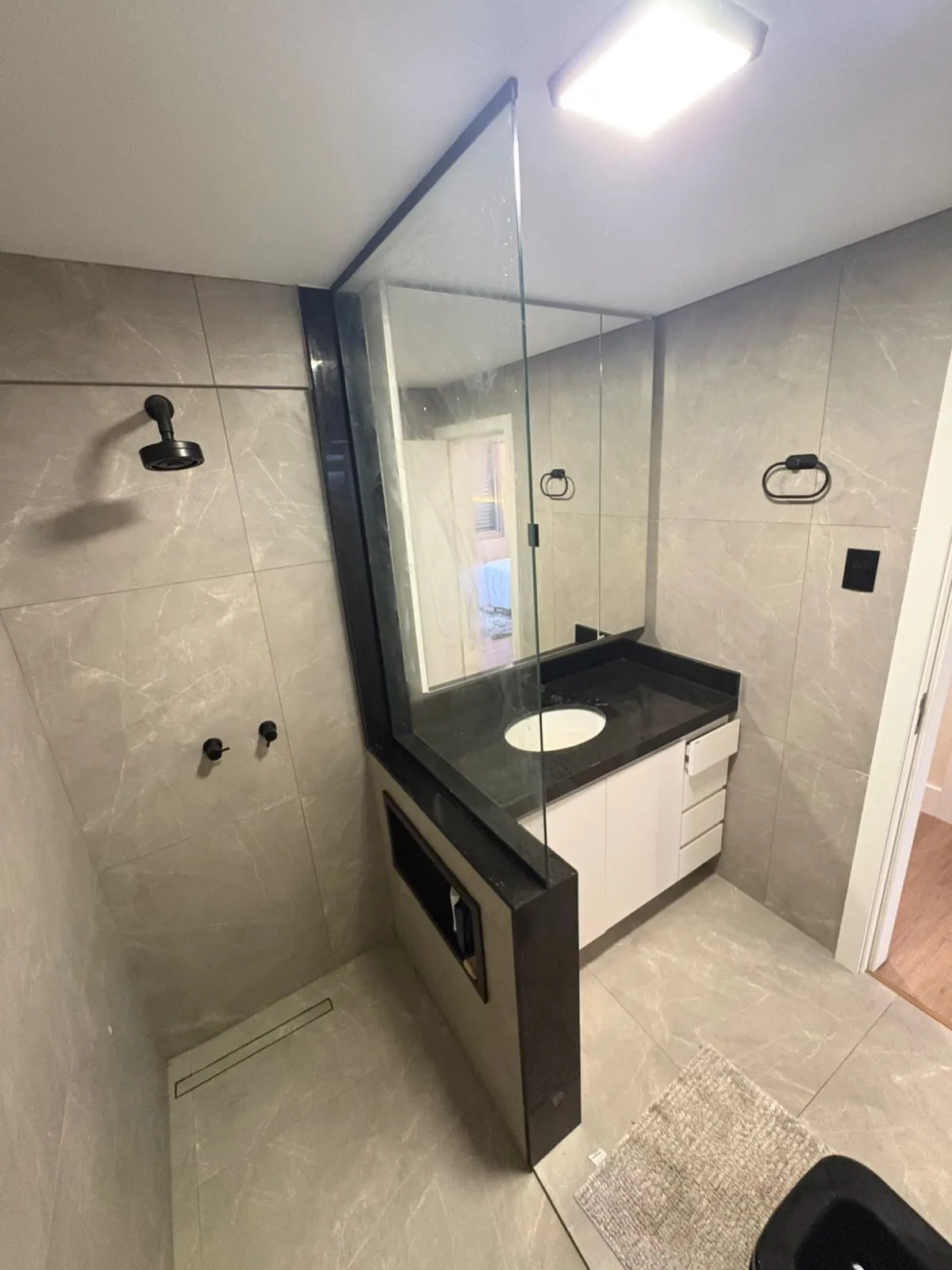 Imagem Apartamento com 02 quartos (01 suíte) no Bairro Cidade Baixa em Porto Alegre