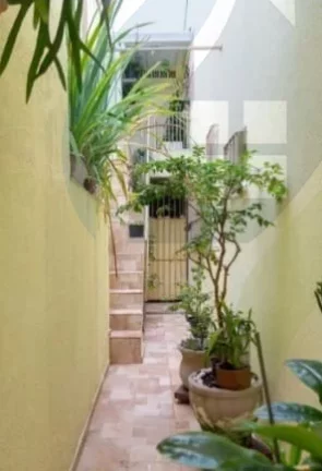 Imagem Casa de 2 dormitórios, 2 banheiros, 2 vagas, com 170m² em Rudge Ramos, São Bernardo do Campo