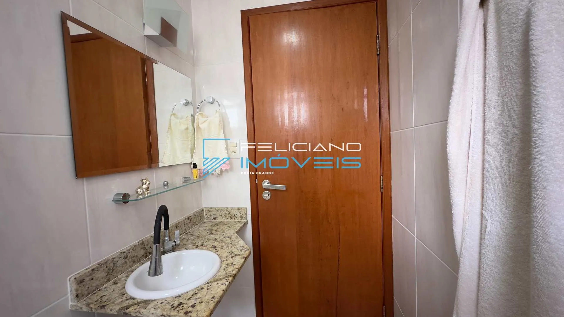 Imagem Apartamento na Ocian com 2 dormitórios e área de lazer.