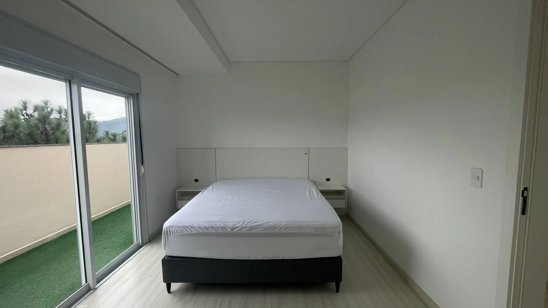 Imagem Apartamento 3 dormitórios locação anual em Canasveiras