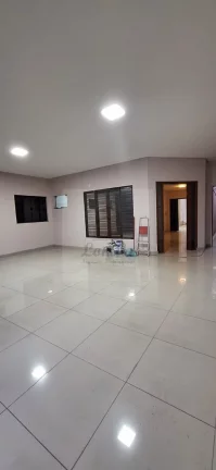 Imagem Imperdível! Casa à venda na Cidade Alta, Cuiabá-MT: 4 quartos, 1 suíte, 2 salas, 4 banheiros, 3 vagas, 182m². Venha conferir!