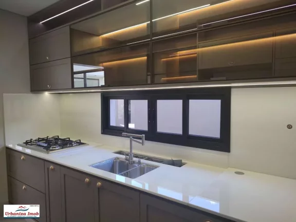 Imagem Belíssimo Sobrado em Condomínio à venda, Alphaville 3, com 3 Suítes, 270m2 de Área