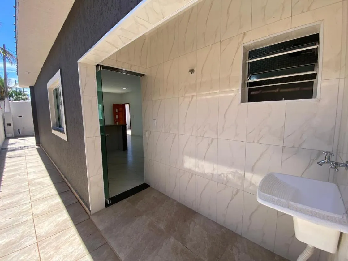 Imagem CASA NOVA COM PISCINA, 3 DORMITÓRIOS E AMPLO QUINTAL NO JARDIM BOPIPORANGA EM ITANHAÉM