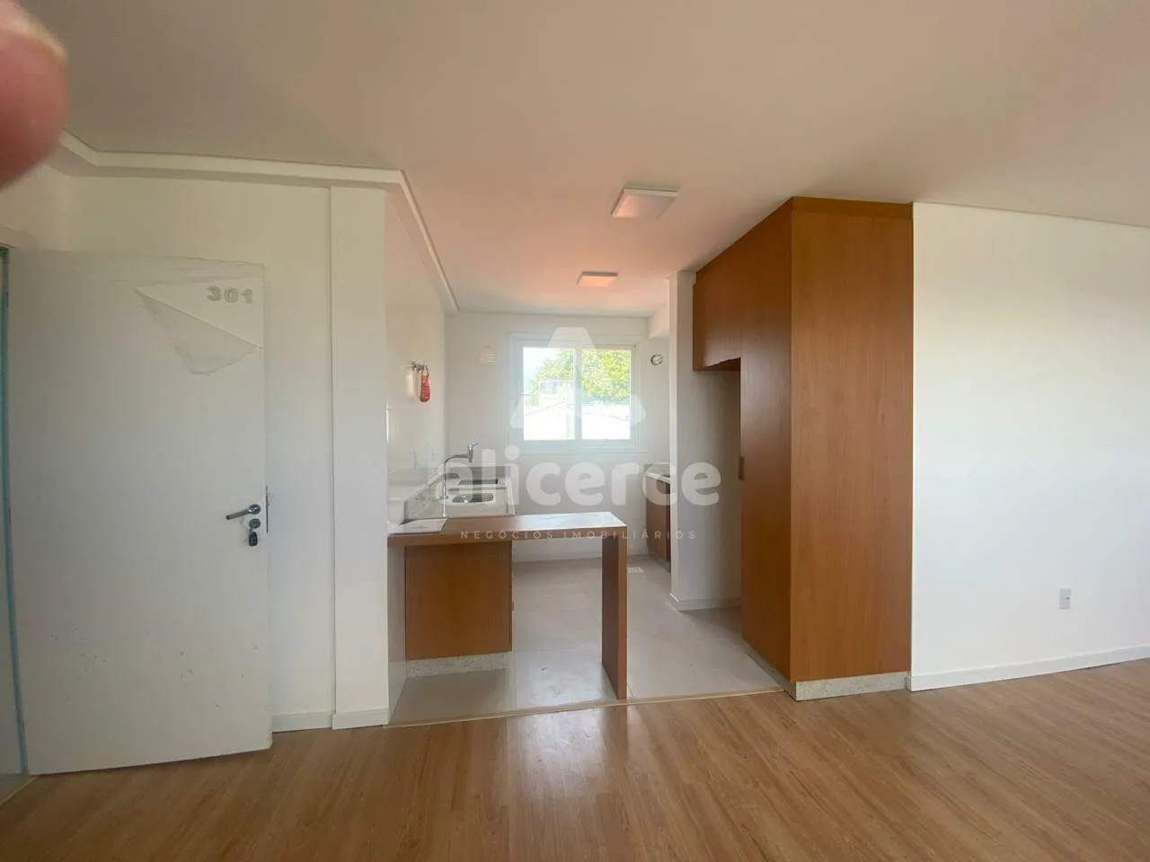 Imagem Apartamento para Locação em Coqueiros com 2 Dormitórios, 1 Suíte e Sol o Dia Todo