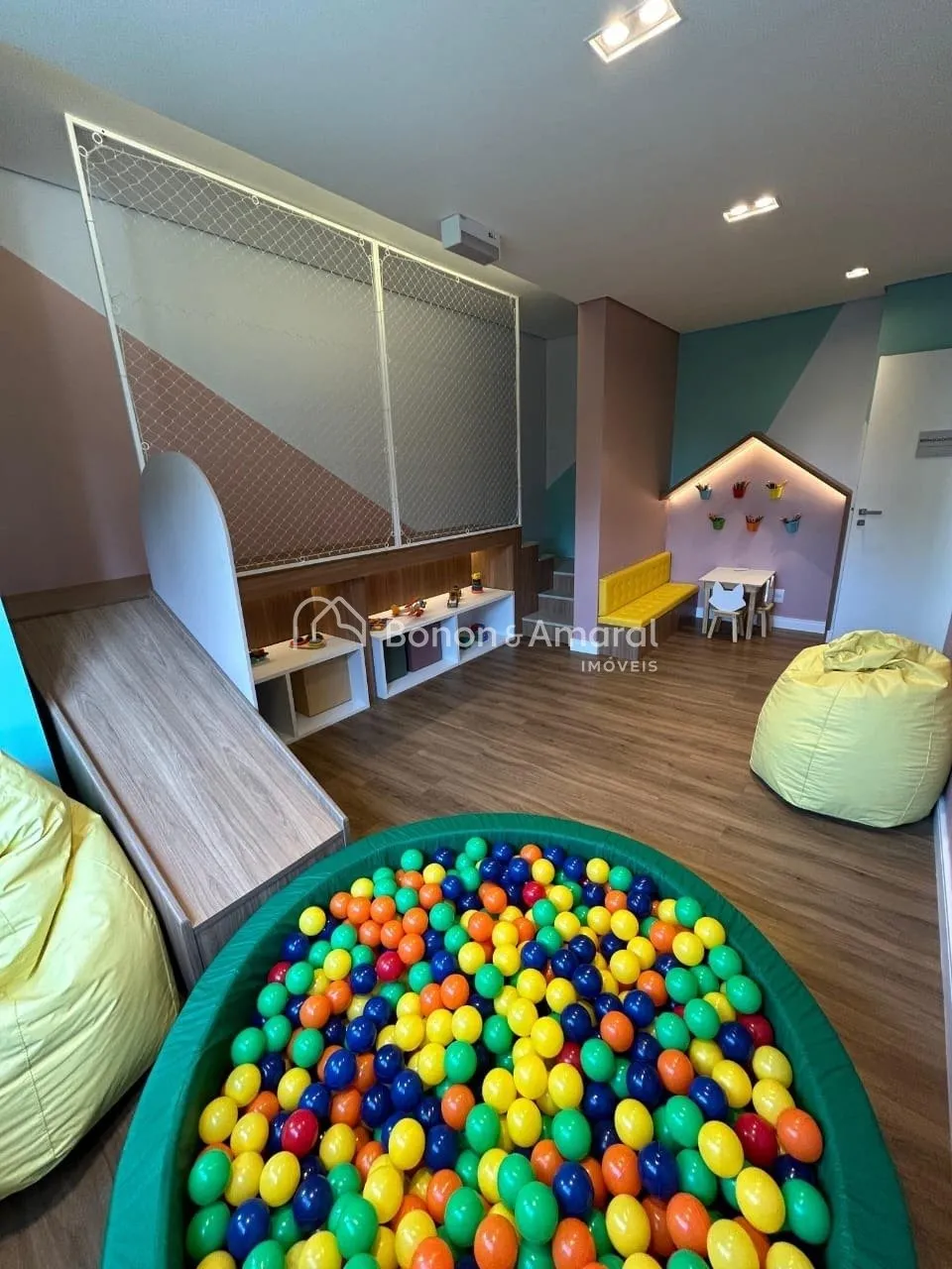 Imagem Apartamento Garden a venda com 2 Quartos sendo 1 suíte, 2 banheiros e 2 vagas Mansões Santo Antonio 61m²