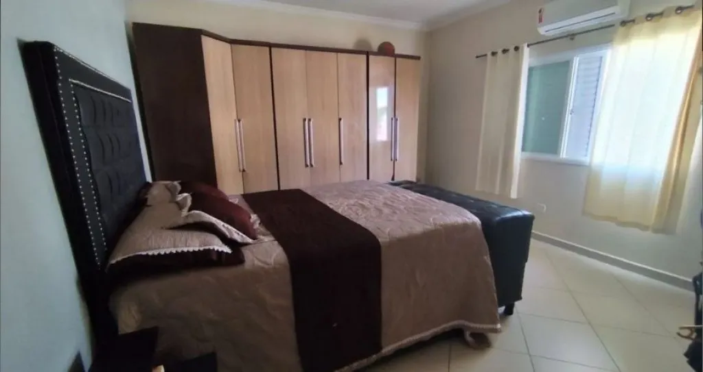 Imagem CASA COM 220,00 m² - GUILHERMINA - PRAIA GRANDE SP