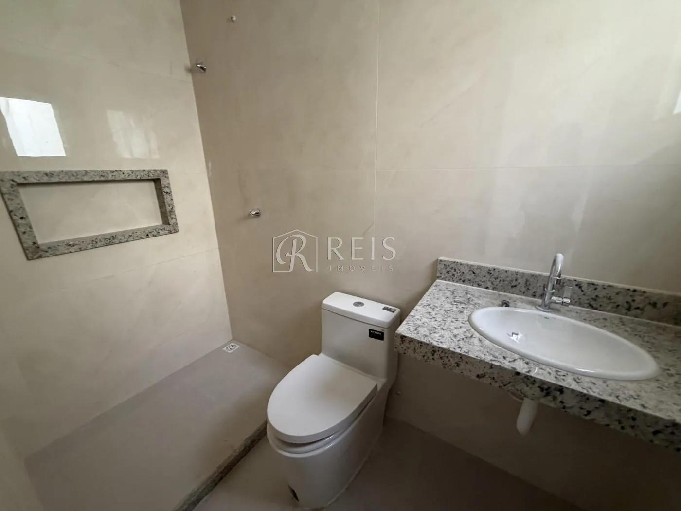 Imagem Casa para Venda em Rio das Ostras, Jardim Mariléa, 3 dormitórios, 1 suíte, 2 banheiros, 2 vagas
