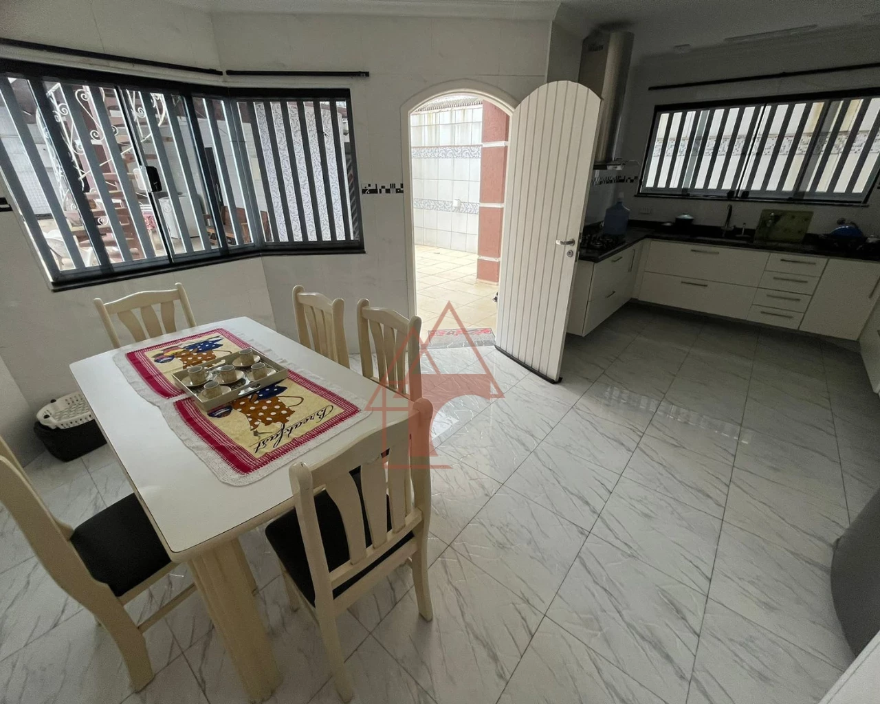 Imagem Sobrado com 4 Quartos à Venda ou Locação, 233 metros em Vila Ponte Nova - Cubatão