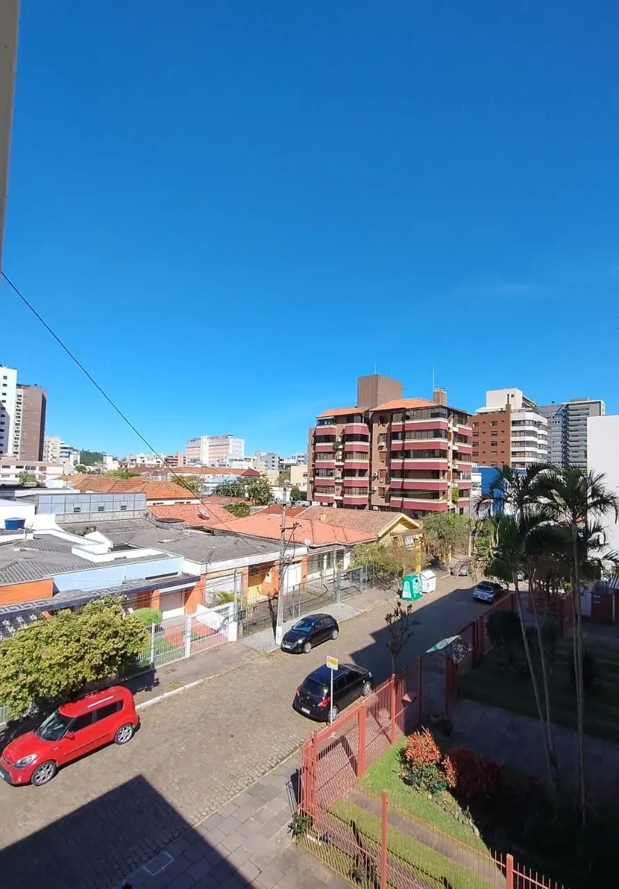 Imagem Apartamento de 3 dormitórios com uma vaga de garagem à venda no bairro Menino Deus - Porto Alegre