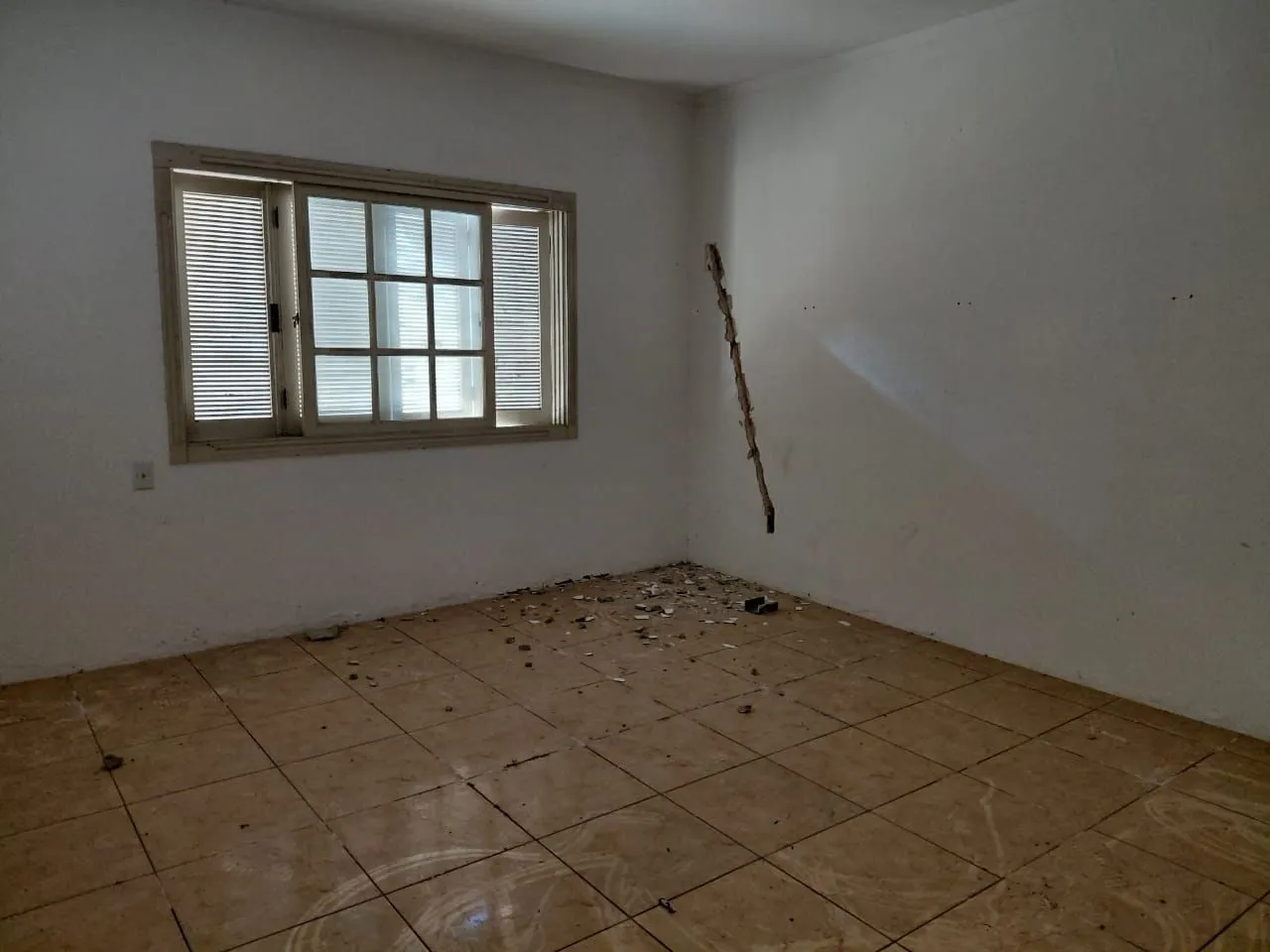 Imagem Ampla casa com pátio Bairro Teresópolis