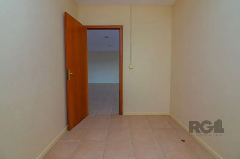 Imagem MÁFFER IMÓVEIS ALUGA CONJUNTO COMERCIAL - 187m² DE ÁREA PRIVATIVA Imóvel corporativo de alto padrão, ideal para empresas que buscam espaço amplo, funcional e com excelente logística de acesso.