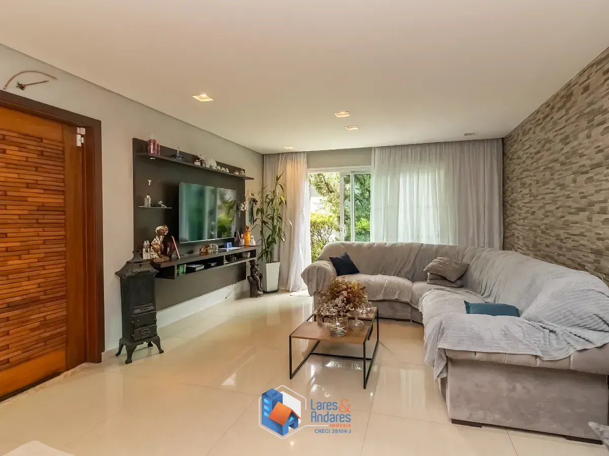 Imagem Sobrado para venda em Jaraguá com 3 quartos, sendo 3 suítes, 335m²