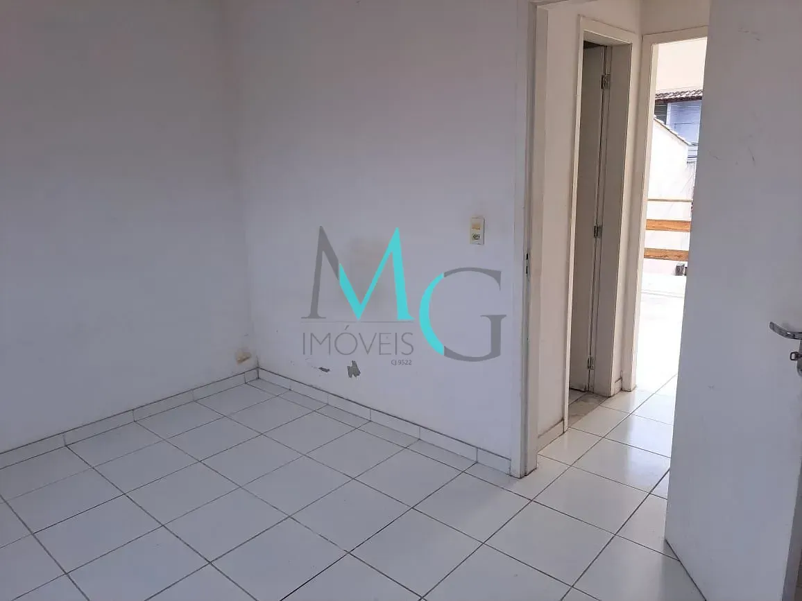 Imagem Casa Geminada de 2 Quartos no Condomínio das Laranjeiras - Santíssimo: Conforto e Segurança em Excelente Localização