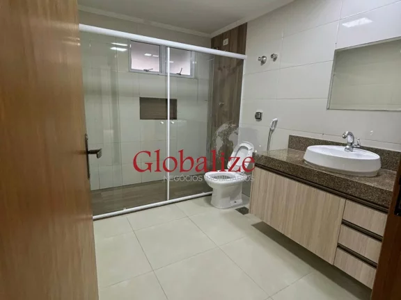 Imagem Apartamento à venda com 300m², 4 qurtos, 1 suíte, dependência, vista mar por R$1.320.000,00 no Gonzaga em Santos