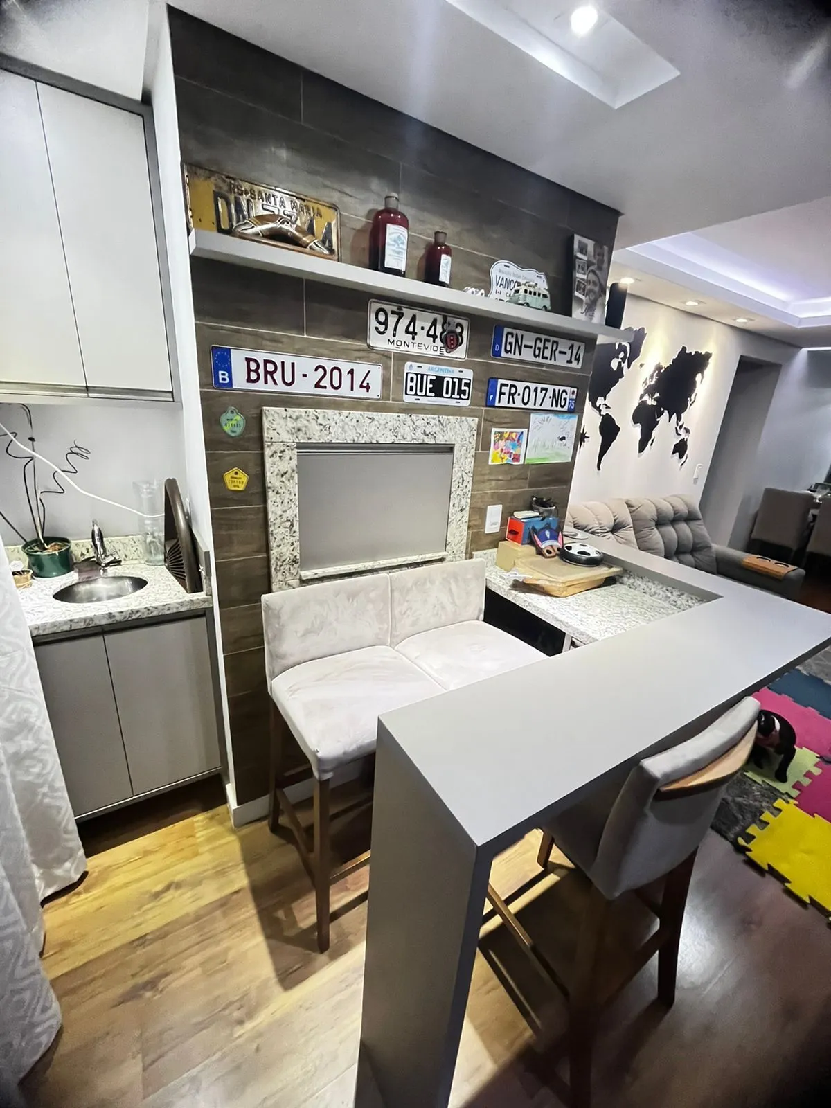 Imagem Apartamento mobiliado 2 dormitórios com suíte e 2 vagas em Petrópolis Poa