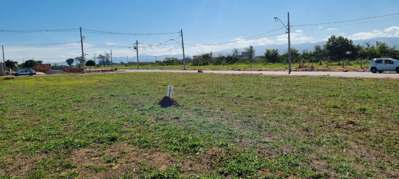 Imagem Terreno plano de 175 m² à venda no Residencial Veredas, próximo à NOVELIS, com infraestrutura completa e pronto para construir.