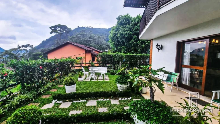 Foto do imóvel Casa à venda, 172 m² por R$ 1.700.000,00 - Granja Guarani - Teresópolis/RJ
