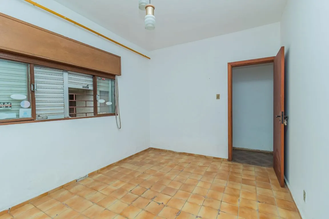 Imagem Casa de 4 dormitorios à venda Avenida Tramandaí, Ipanema - Porto Alegre