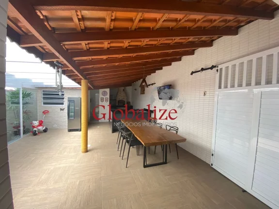 Imagem Casa Triplex com 3 suítes e 2 vagas no bairro Embaré em Santos por R$ 1.299.000,00