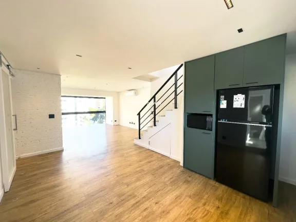 Imagem Vende-se Cobertura na Vila Andrade, com 3 Quartos sendo 1 Suíte, 4 Banheiros, 3 Vagas.