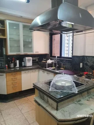 Imagem 225m2, com 4 suites, 4 vagas de garagem , quadra de tênis, quadra de squash