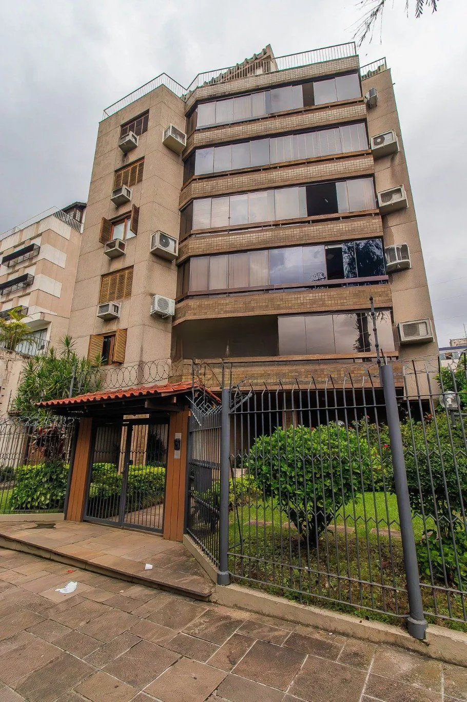 Imagem Apartamento de 2 dormitórios e 94m² à venda em Petrópolis, Porto Alegre.