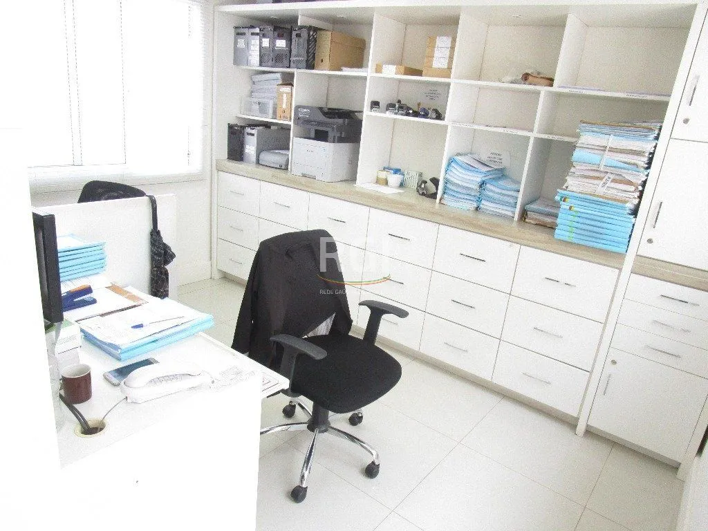 Imagem Casa para Venda - 227m², 4 dormitórios, 1 vaga - Menino Deus