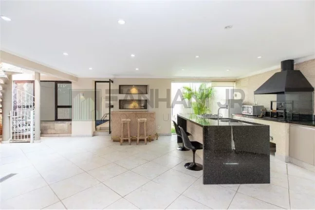 Imagem Imperdível oportunidade: Casa à venda em São Paulo-SP, Vila Romana, 4 quartos, 1 suíte, 6 salas, 6 banheiros, 2 vagas, 390m².