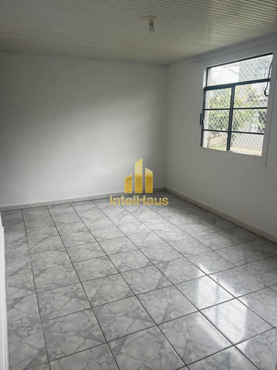 Imagem Apartamento com 2 dormitórios, sala para dois ambientes, cozinha com armários e cooktop, 1 banheir...