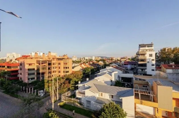 Imagem Linda cobertura de 4 dormitórios,1 suíte , 4 banheiros para venda, 4 vagas de garagens cobertas e escrituradas, 1 terraço com deck, piscina e churrasqueira no bairro Jardim Lindóia em Porto Alegre/RS.