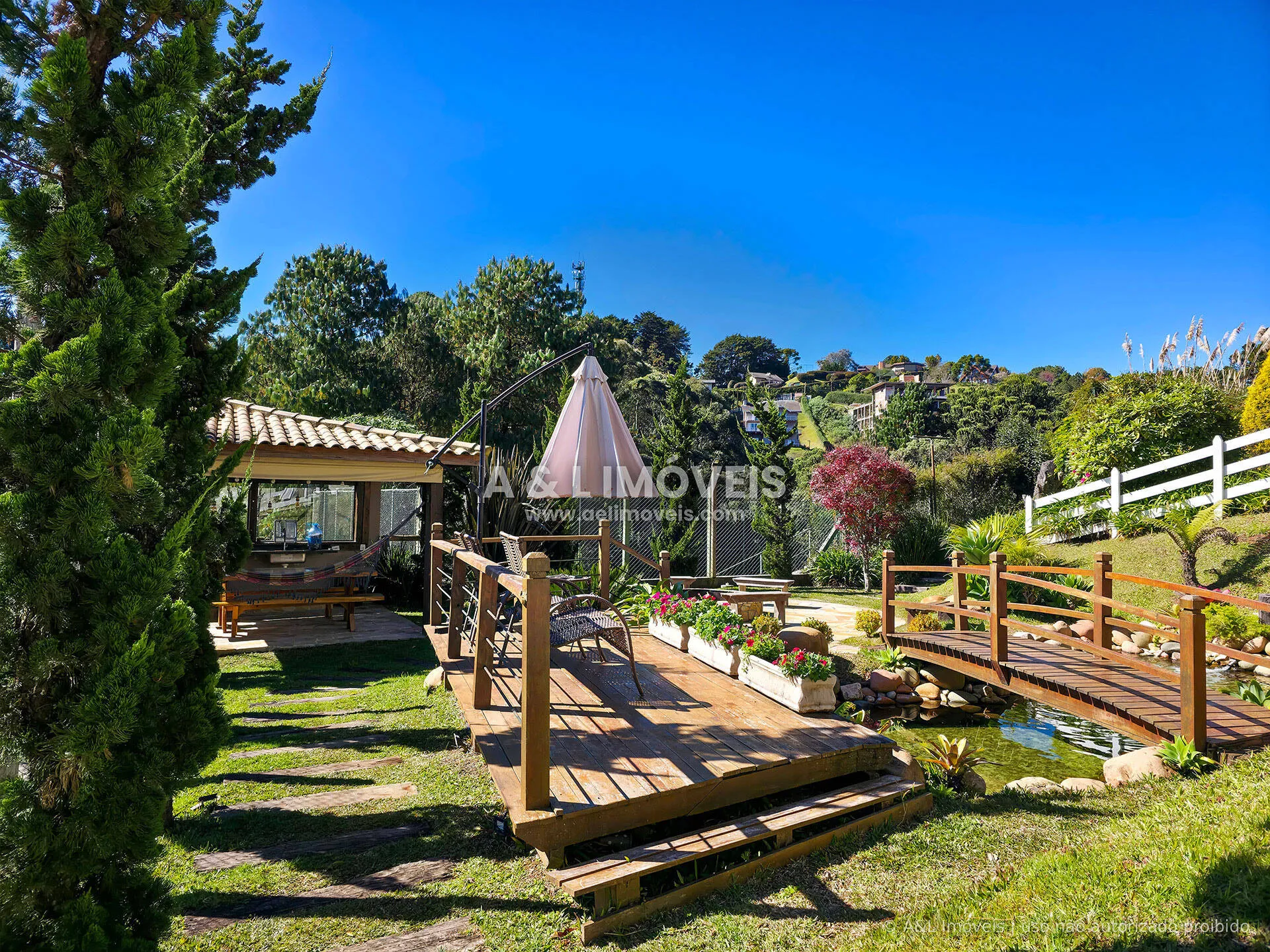 Imagem Casa à venda no Portal do Capivari com 5 dormitórios e 3 suítes