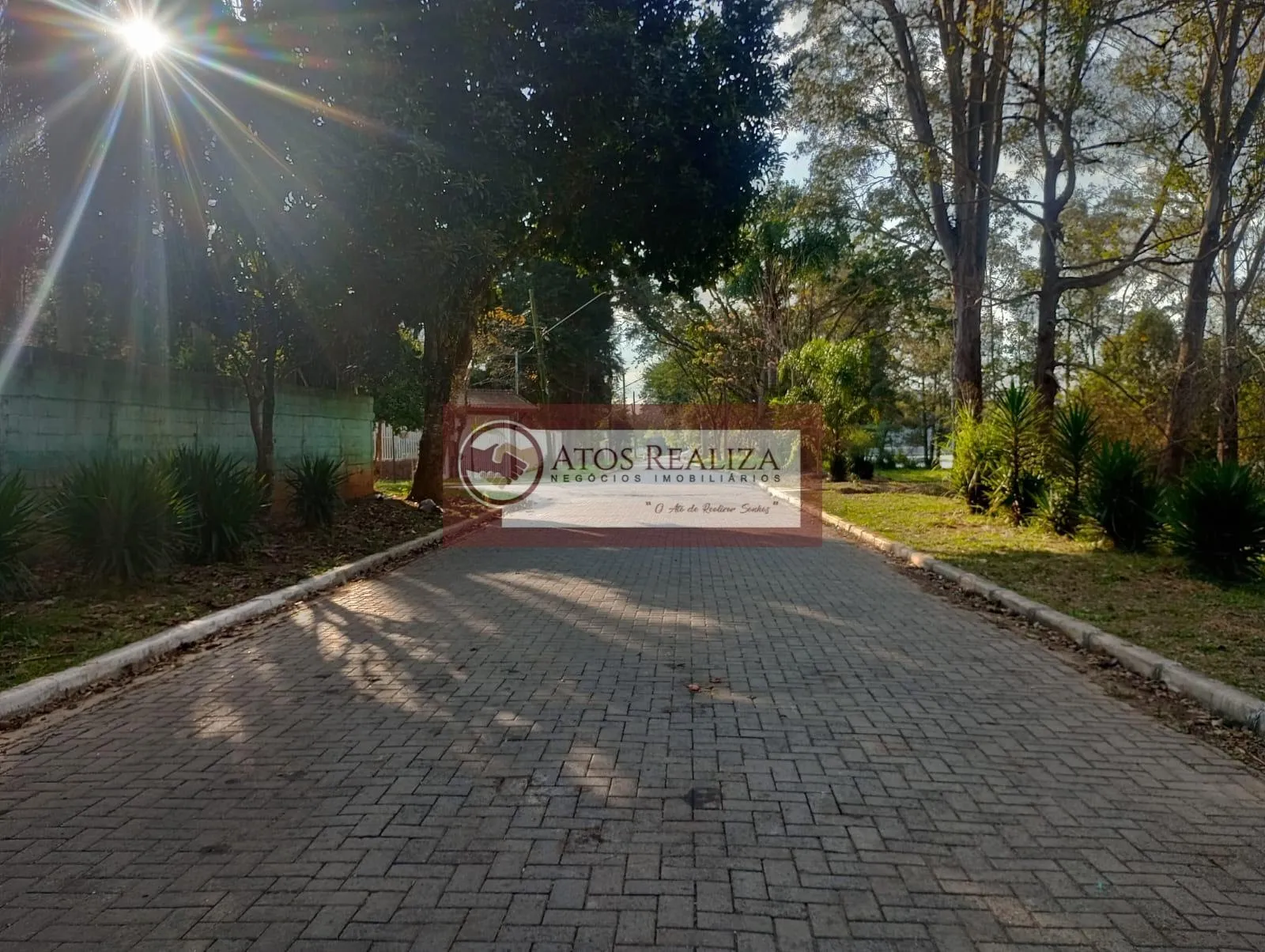 Imagem Vendo Oportunidade no parque do terceiro lago. Vendo casa em condomínio parque terceiro lago, terreno de 504m², 180m² de área útil, 2 Dormitirios, sacada, 2 salas, 2 Banheiros, 3 vagas de garagem, canil e poço artesiano, valor de SUPER Oportunidade. R$ 65