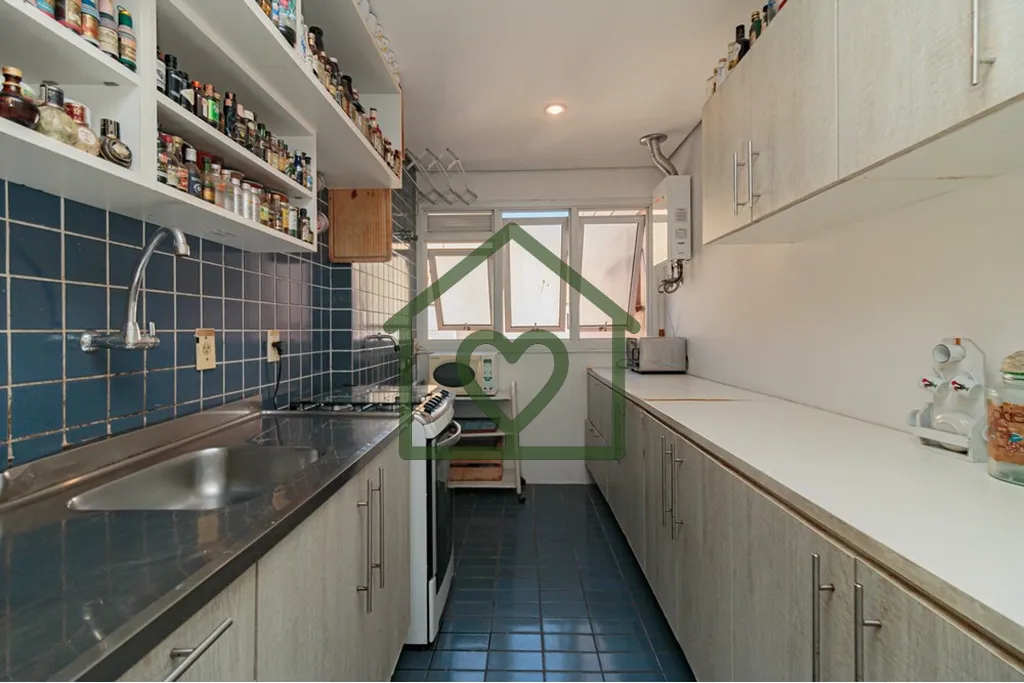Imagem Apartamento com 84m² privativos, três dormitórios (sendo uma suíte), dois banheiros, sacada com ...