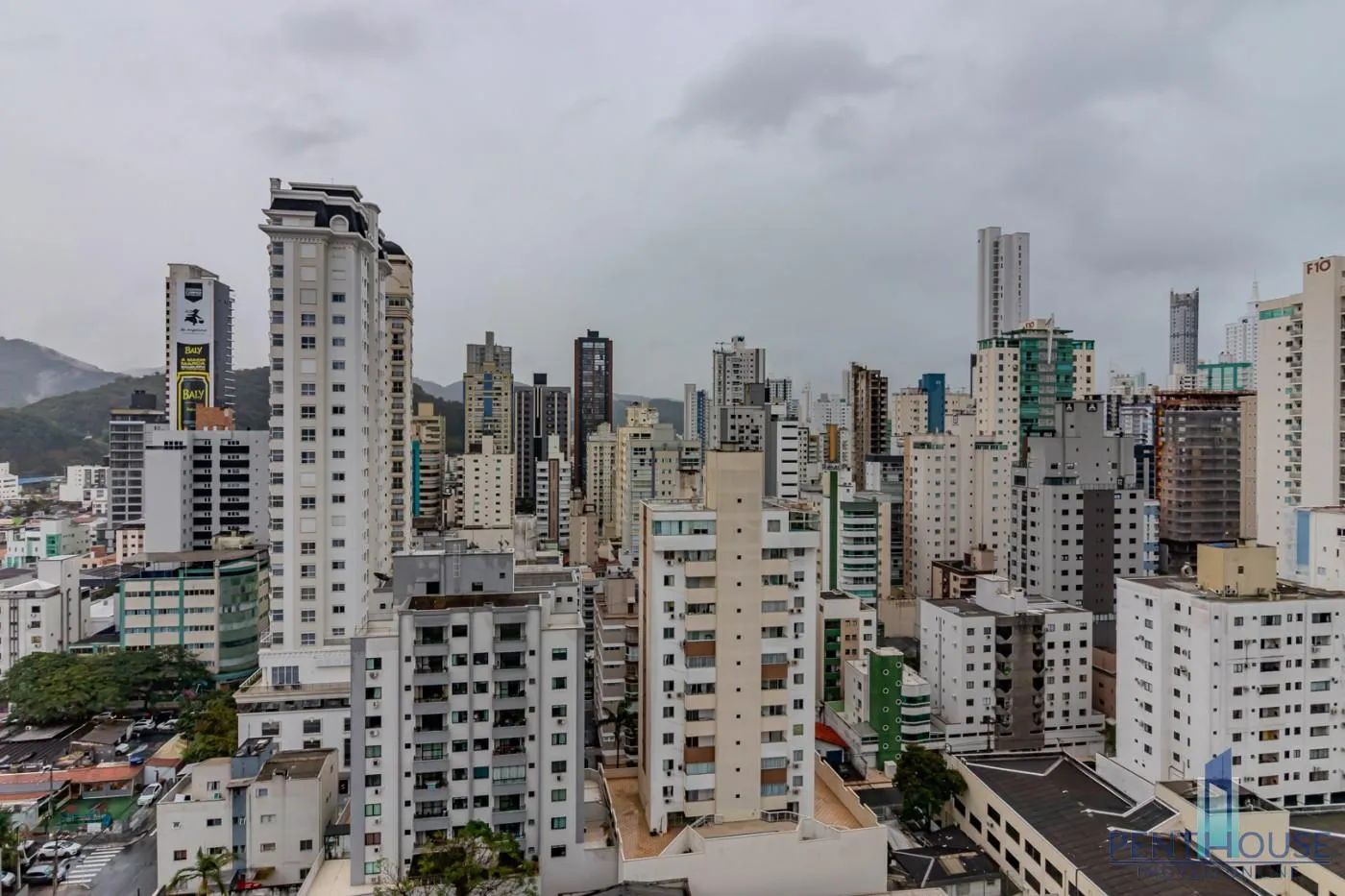 Imagem Apartamento Zona Central para Venda em Balneário Camboriú, CENTRO, 3 dormitórios, 1 suíte, 2 banheiros, 2 vagas