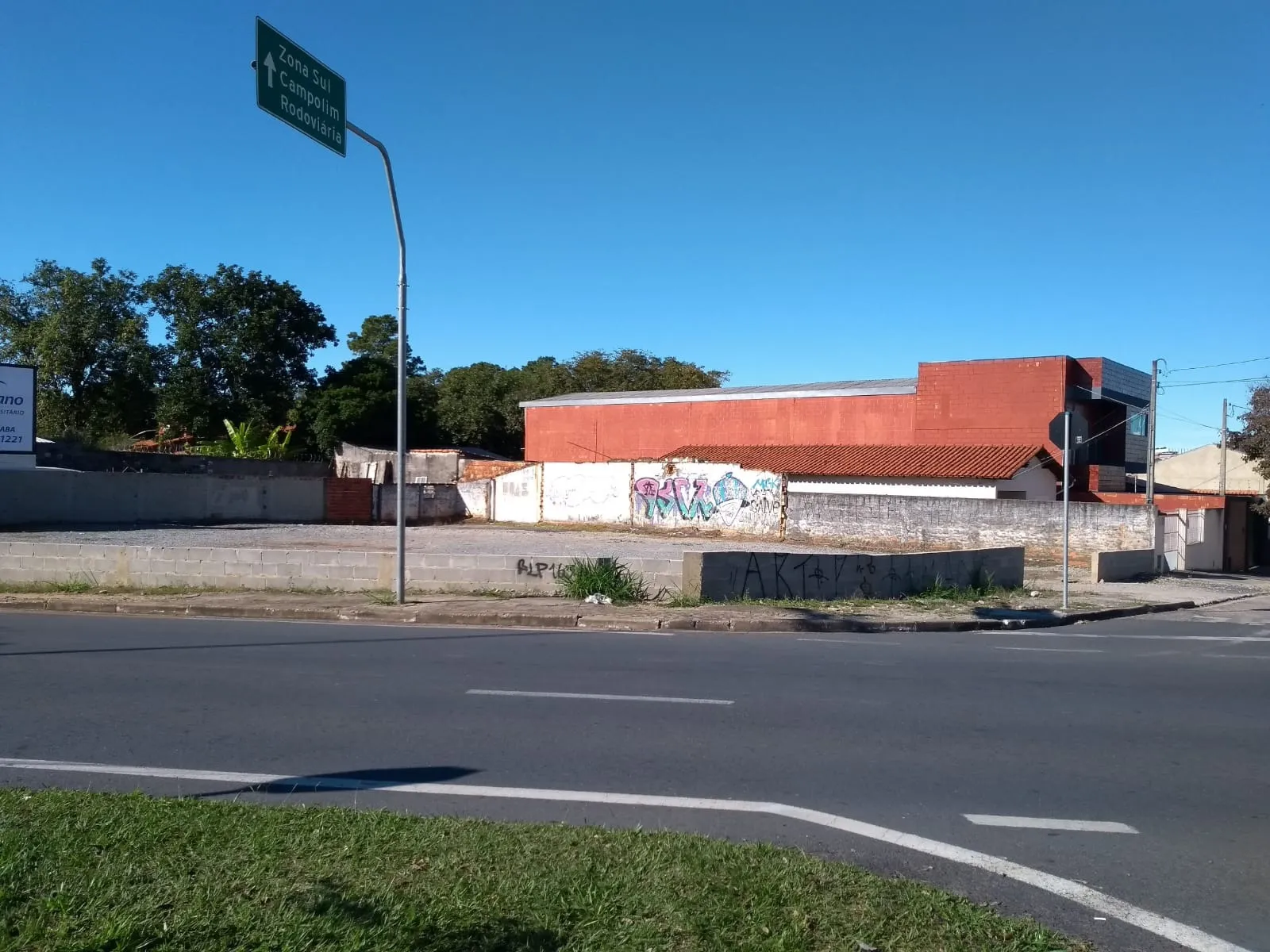 Imagem Terreno Exclusivo na Avenida Américo de Carvalho - 838,42 m² de Oportunidade para Investidores