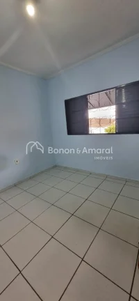 Imagem Excelente casa em avenida, totalmente reformada, com 3 dormitórios e edícula completa! Localizada ...
