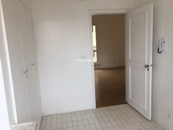 Imagem Apartamento à venda em Cerqueira César, São Paulo-SP: 2 quartos, 3 salas, 2 banheiros, 1 vaga, 135m² de área. Imperdível!