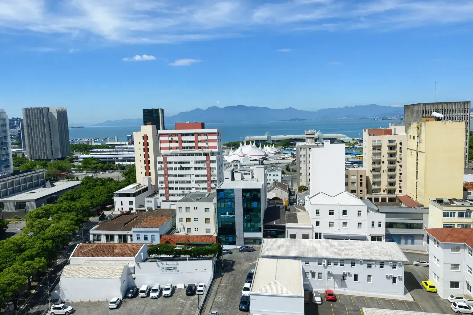Imagem Apartamento com 1 Quarto à Venda, Locação ou Temporada, 40 m² em Centro - Florianópolis