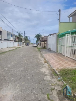 Imagem Sobrado com piscina, área gourmet, 03 quartos com suíte, 70 metros do Mar em Matinhos PR