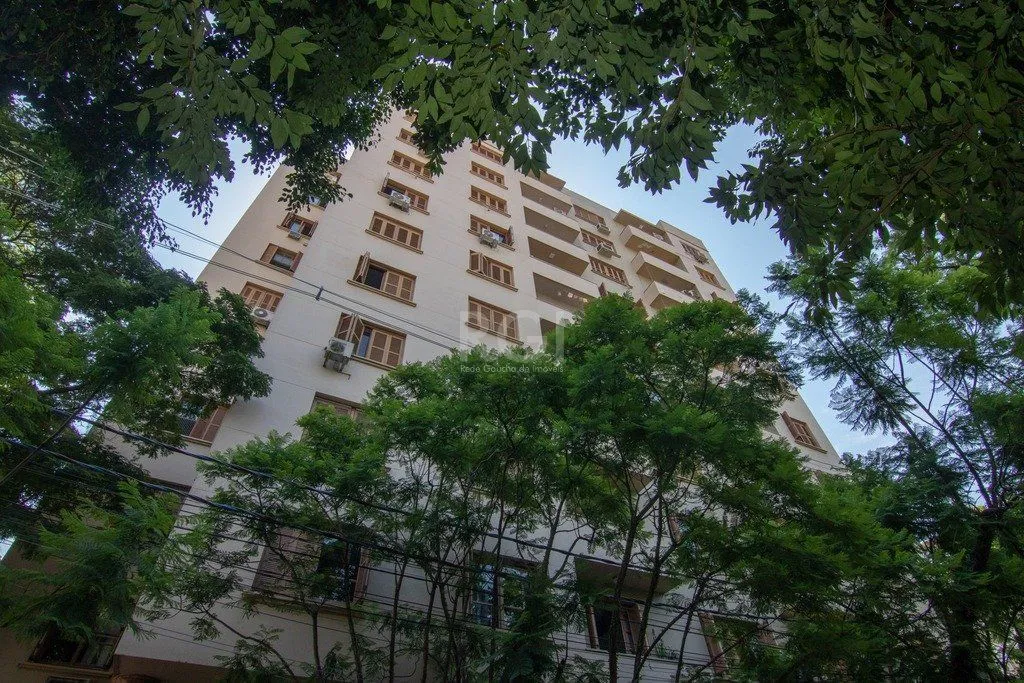Imagem Apartamento de três dormitórios no bairro Independência em Porto Alegre.