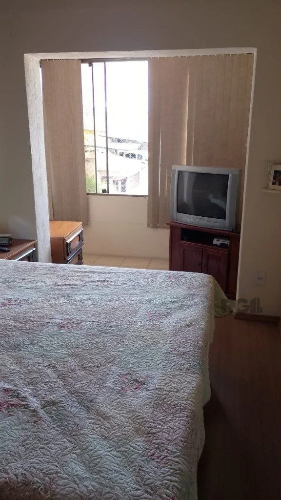 Imagem Com 2 quartos espaçosos, 1 banheiro, e 1 vaga de garagem