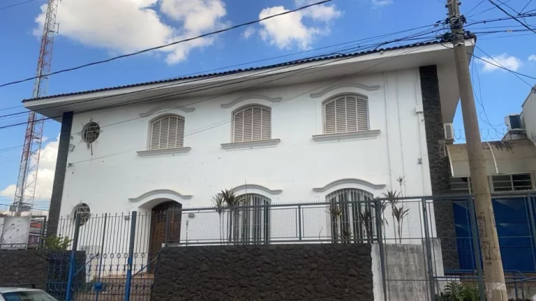 Foto do imóvel Sobrado Comercial a VENDA, Centro em Rua Araújo Leite