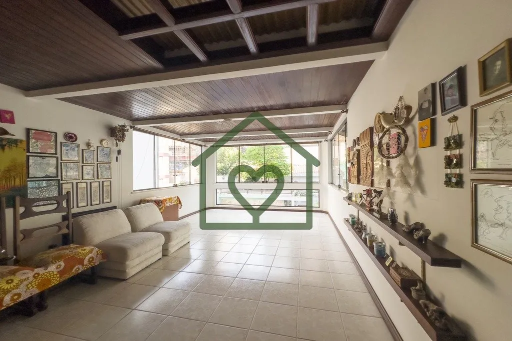 Imagem Belíssima casa, localizada no desejado bairro Bela Vista, com pátio com piscina e um anexo ao fund...