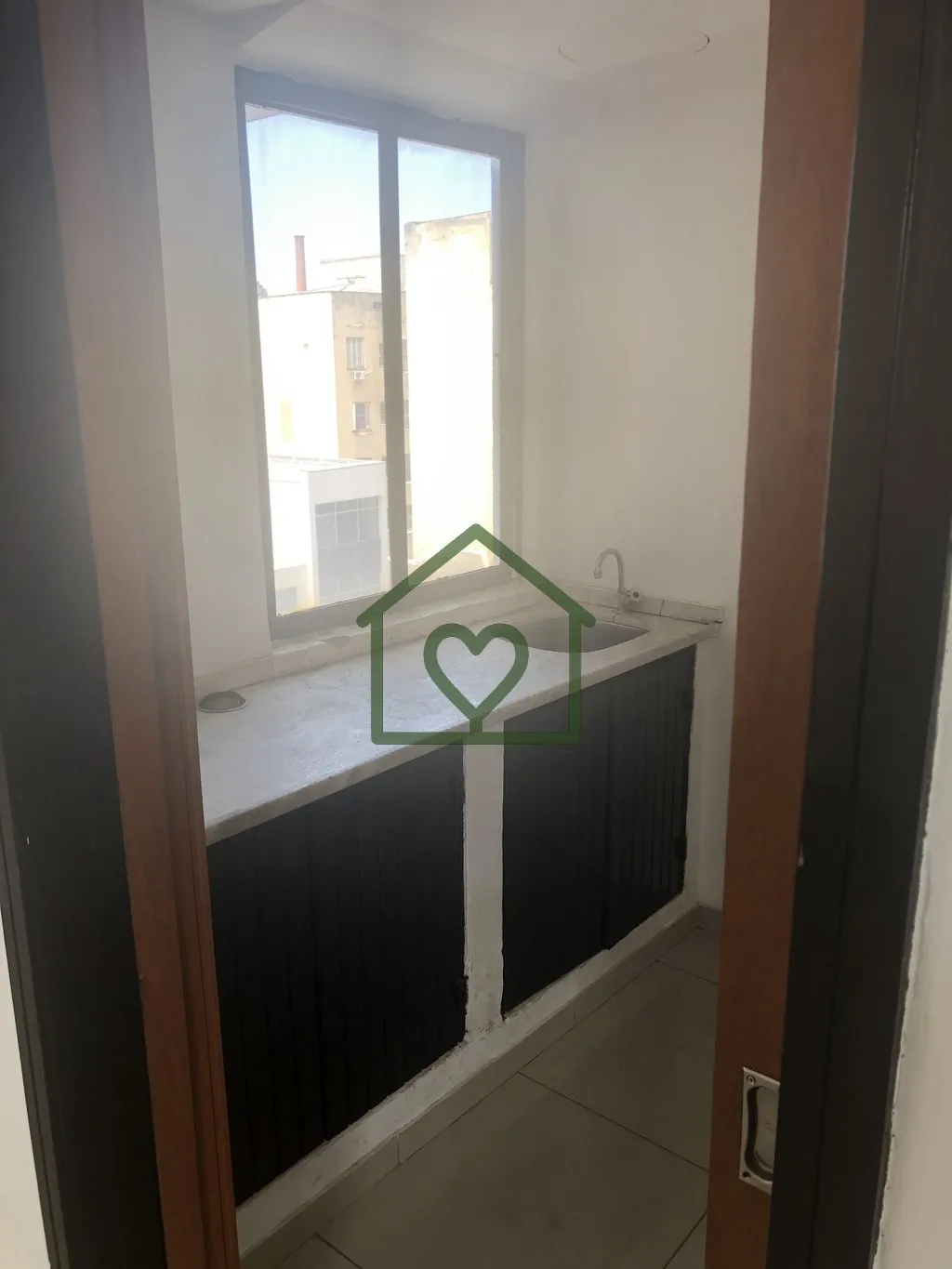 Imagem Sala comercial desocupada, com vista para o Guaíba, localização privilegiada, com 36 m² de área...