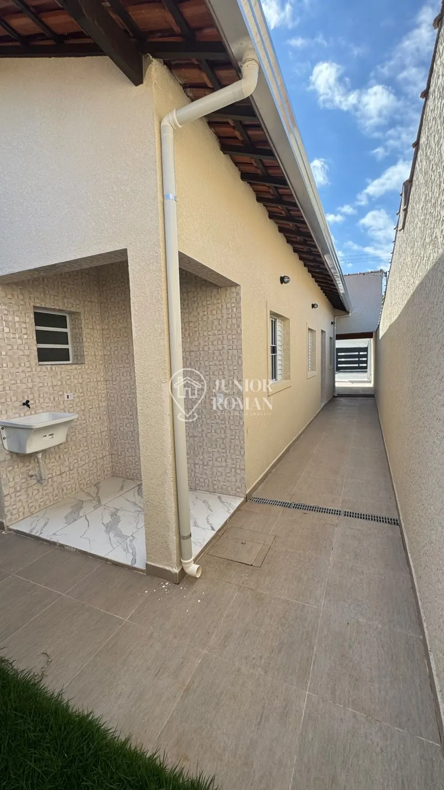 Imagem CASA NOVA COM PISCINA À VENDA EM ITANHAÉM - BAIRRO LARANJEIRAS