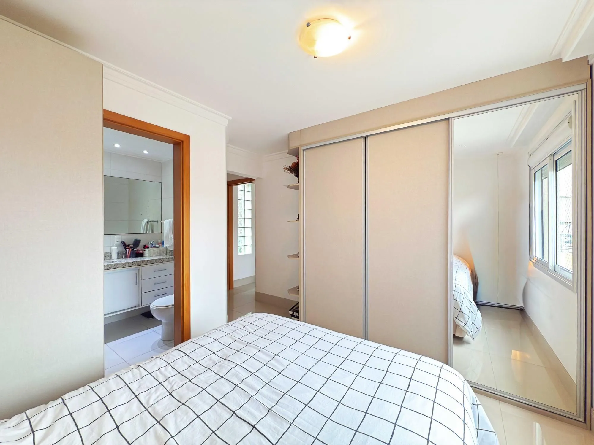 Imagem Apartamento a venda semi-mobiliado com dois dormitórios no bairro São João/PoA